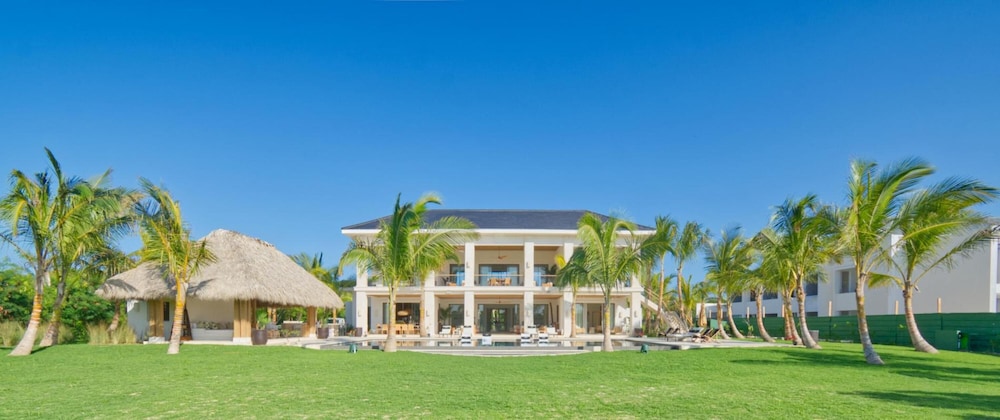 Luxury Villa With Heated Pool Jacuzzi Full Staff