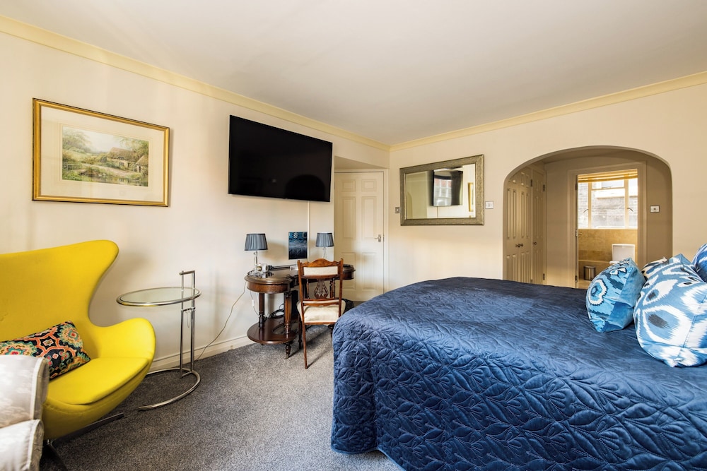 Mayfair 3-bed 6-guest W/patio & ac Berkeley Square