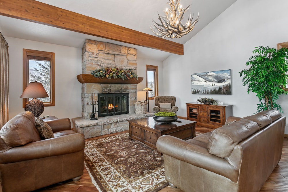 Queen Esther Drive Home at Deer Valley Resort - 4 Bedroom Home with Hot Tub #2436 4 Condo