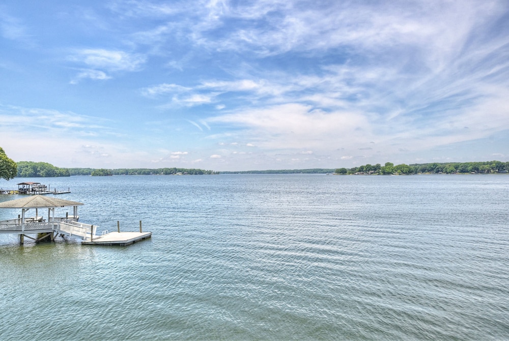 Make a Big Splash in 7BR Lake Norman Home!