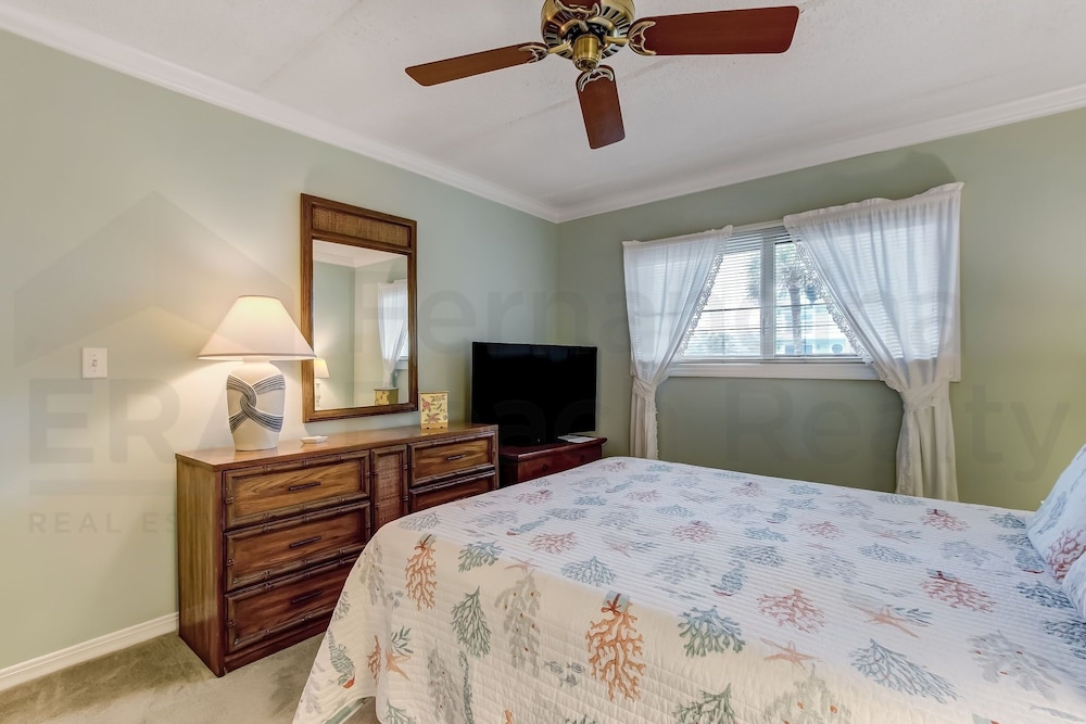 Modern Condo with Amazing Ocean Front Views by RedAwning view 4
