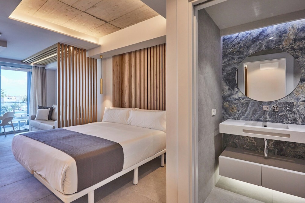 Silken Atlantis Suite – Holiday Homes
