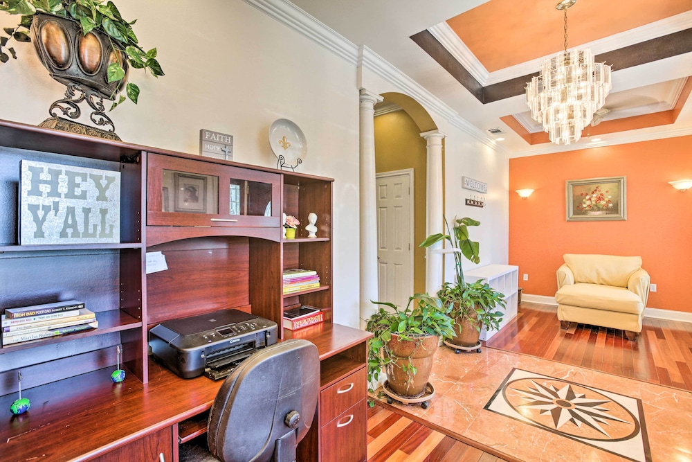 5 Mi to Bourbon Street: Nola Home w/ Fenced Yard!