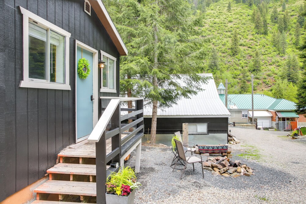Hike & Fish: Mountain Getaway in Avery!