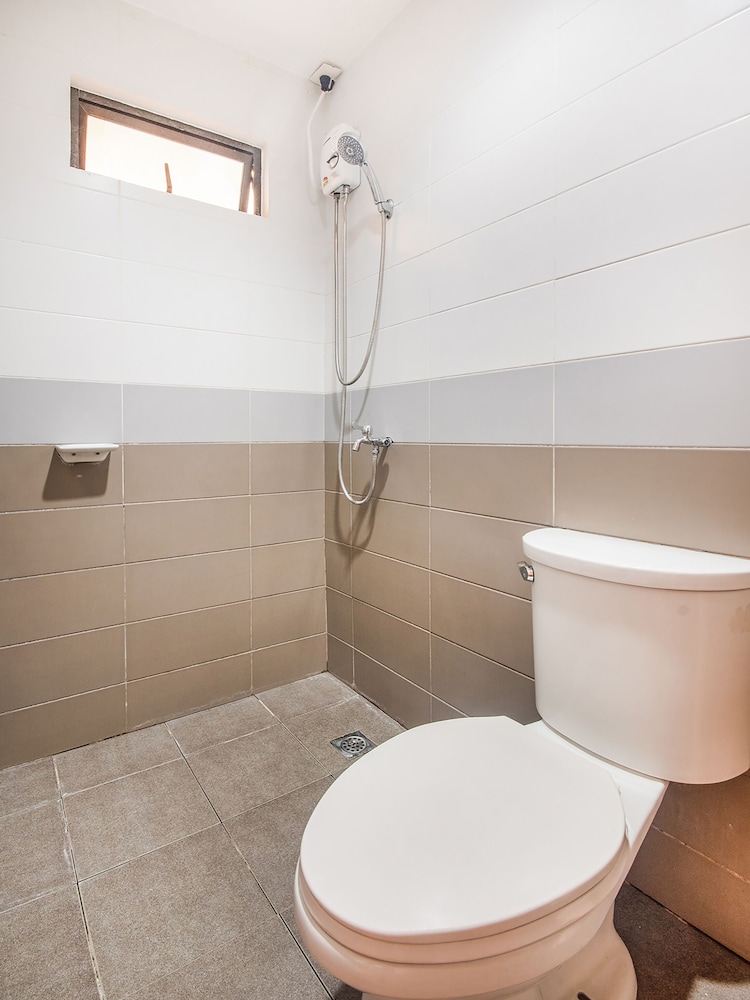 Cebu Vacations - OYO 443 Maria Cristina Arcade Suites - Property Image 7