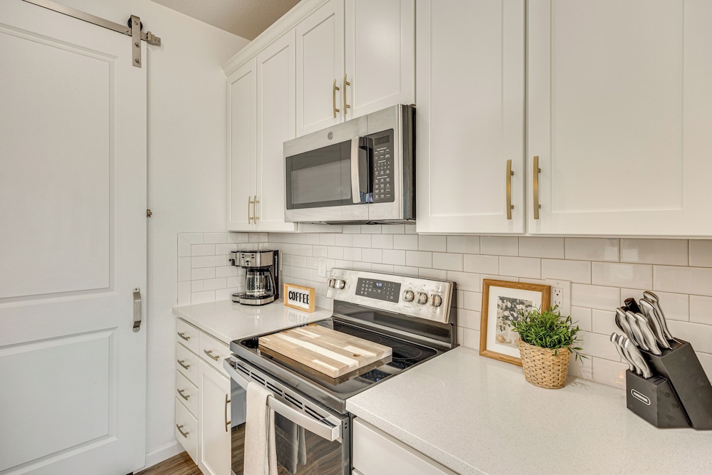 Bright Colorado Springs Home, 10 Mi to Dtwn!