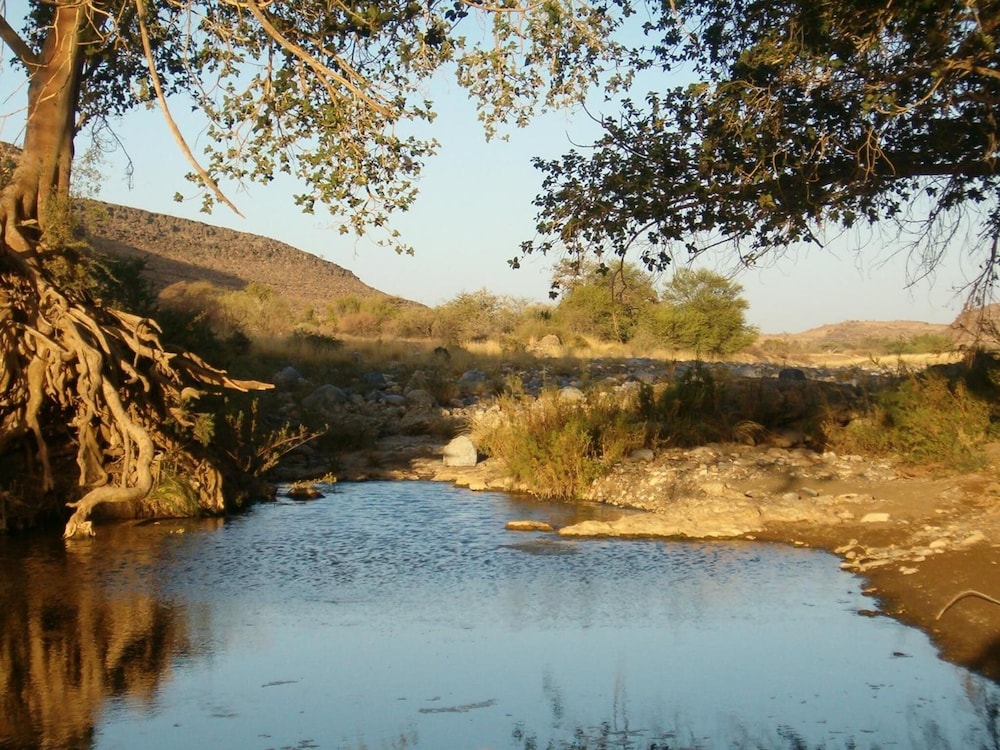 Tsauchab River Lodge