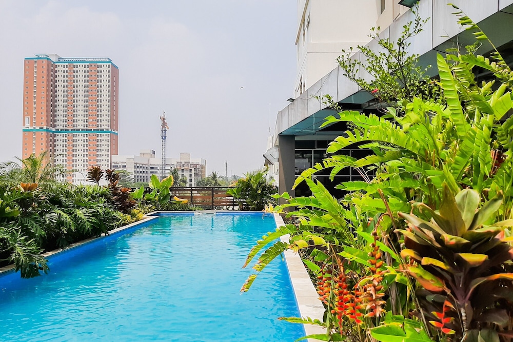 Basic Studio Room Apartment At Tuscany Residence