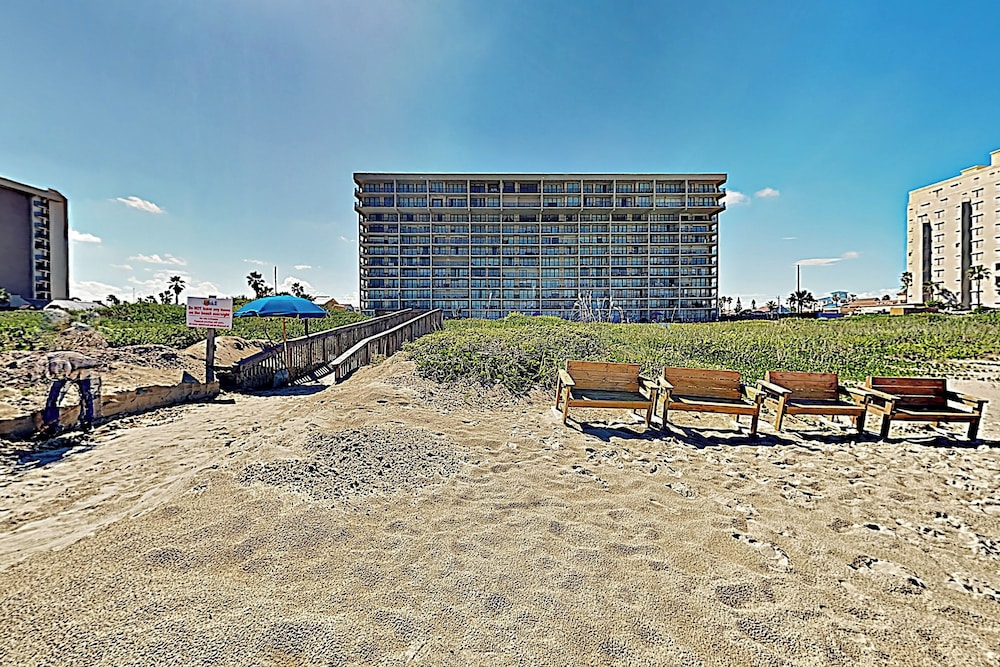 Gulf-front 2BR w/ Resort Amenities, Beach Access