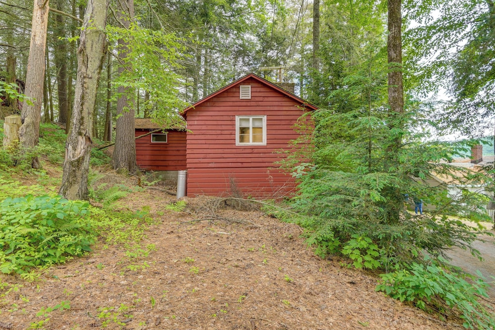 Rustic Berkshires Cottage at Lake Buel w/ Kayaks!