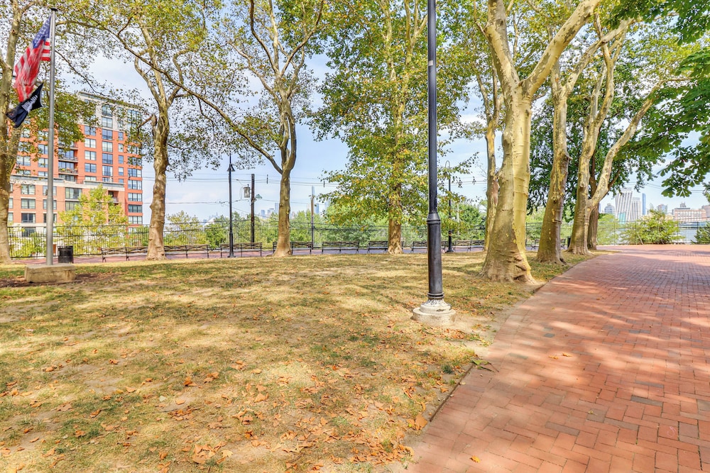 Walk to Hudson River Parks: Recently Renovated Apt