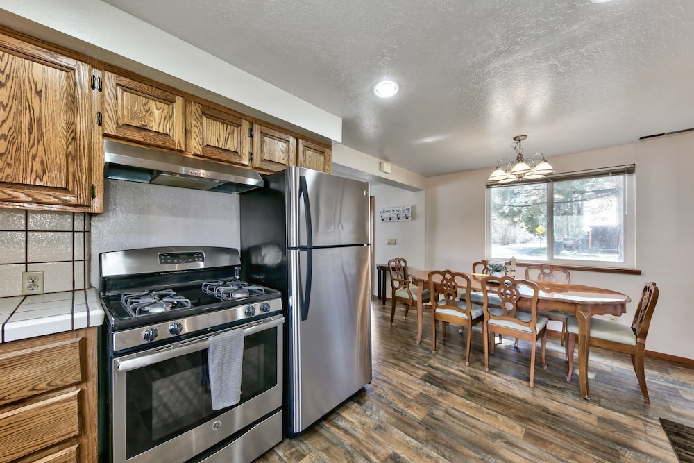 853p Lakeside Beach 4 Bedroom Home