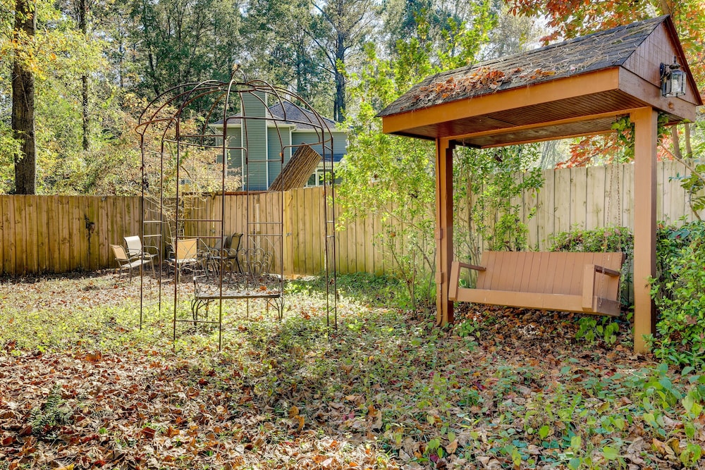 Pet-friendly Lilburn Duplex w/ Patio & Grills!