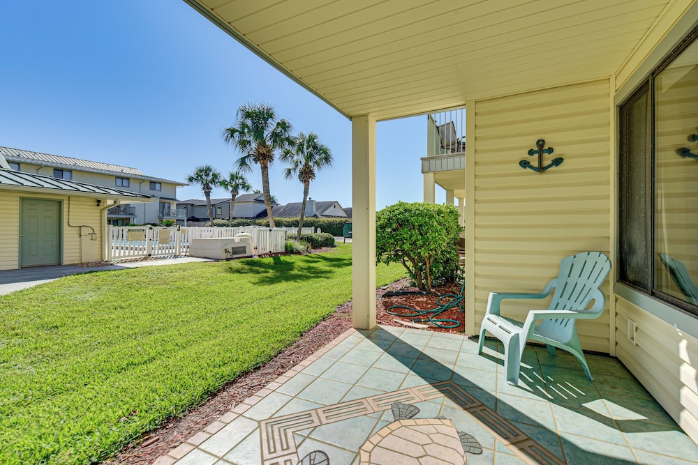 < Half-mi to Beach: Quaint Destin Condo