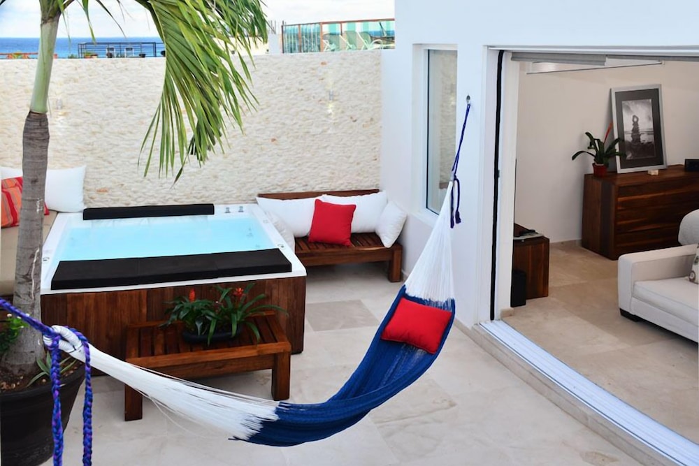 Las Olas downtown Condos by Playa Paradise