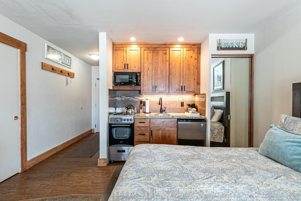 243 Bldg C 1 Bedroom Condo
