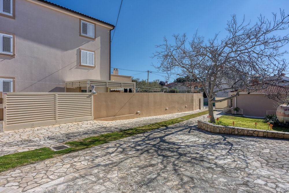 Apartment Jakara 4