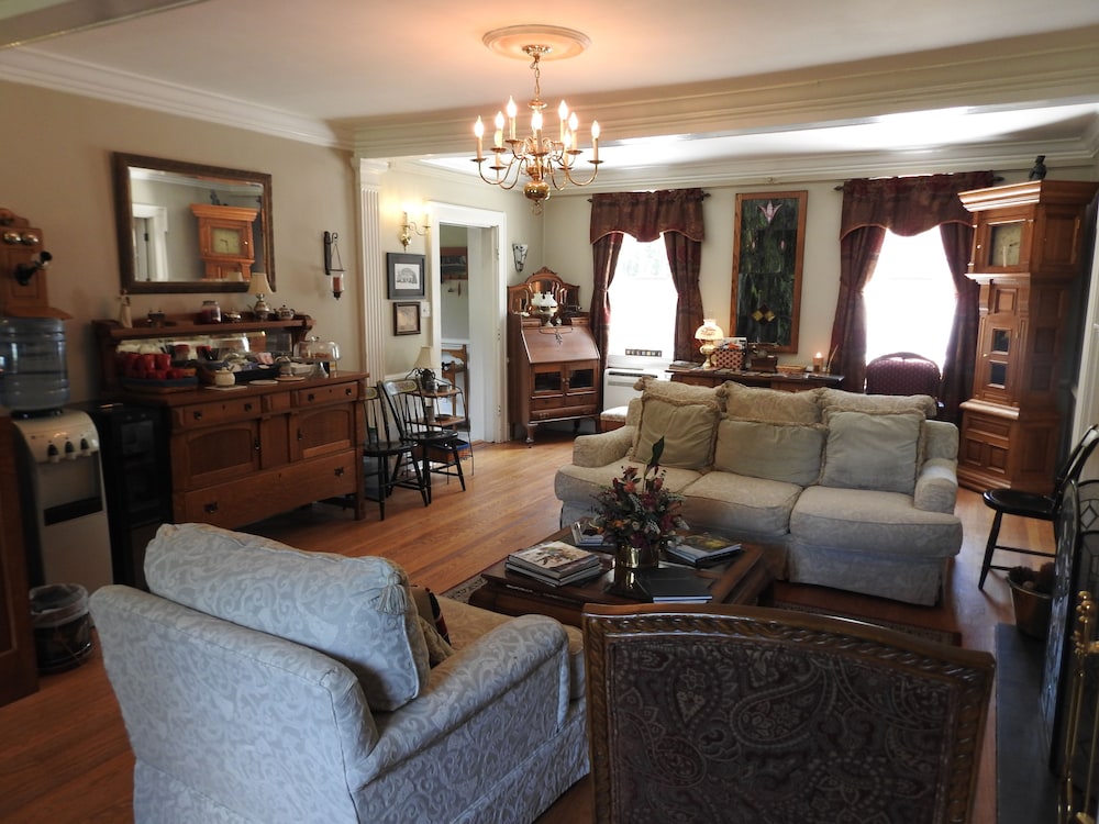 Magnolia Manor B&B Inn view 2