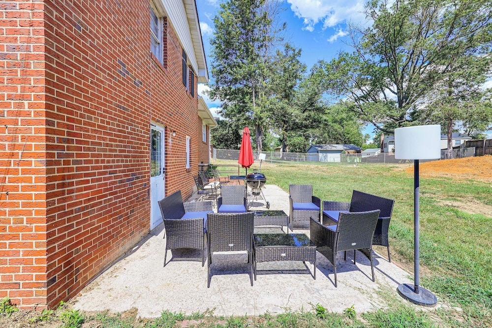 Fireplaces, Fire Pit & Family Fun: Alexandria Home