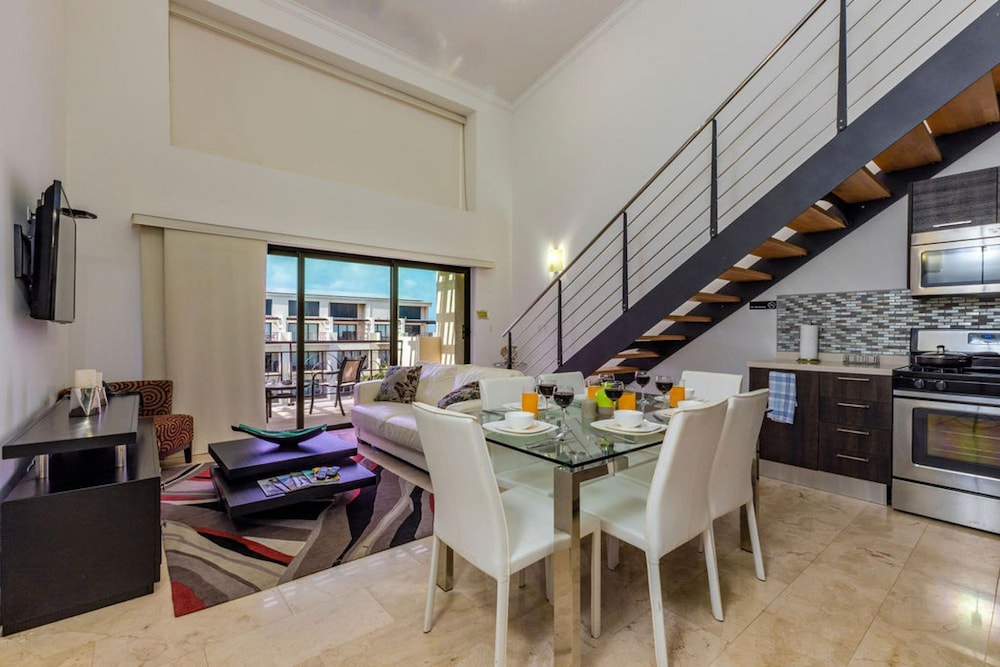 2BR Duplex Palmaruba Condos w Great Location
