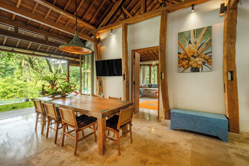 Private Pool Villa in ubud with Jungle View