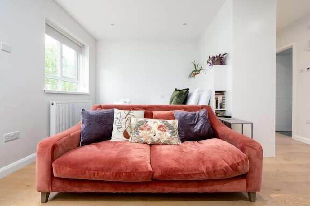 Stylish Brixton Hill Studio With Modern Charm