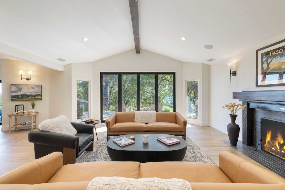 Rancho Robles by Avantstay Vineyard Villa w/ Views, Pool & Privacy