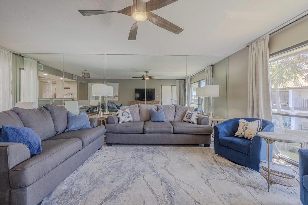 2BR Condo in Edgewater Resort With Golf, Tennis, Pools & Free Tram Service!