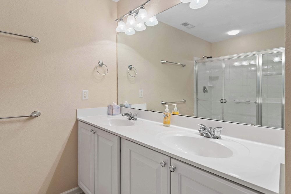 Creekside Getaway Stay for 8