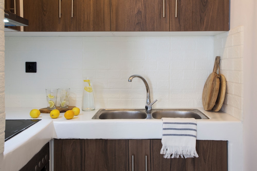 Paros King Luxury Apartments photo 4