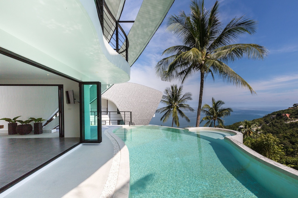 Villa Shadow
