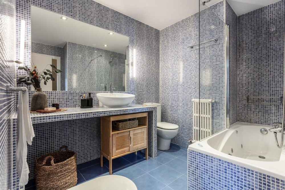 Triana - 1 Bedroom Apartment in Trafalgar