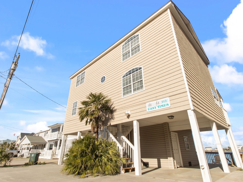 Beach home in the Cherry Grove by RedAwning view 3