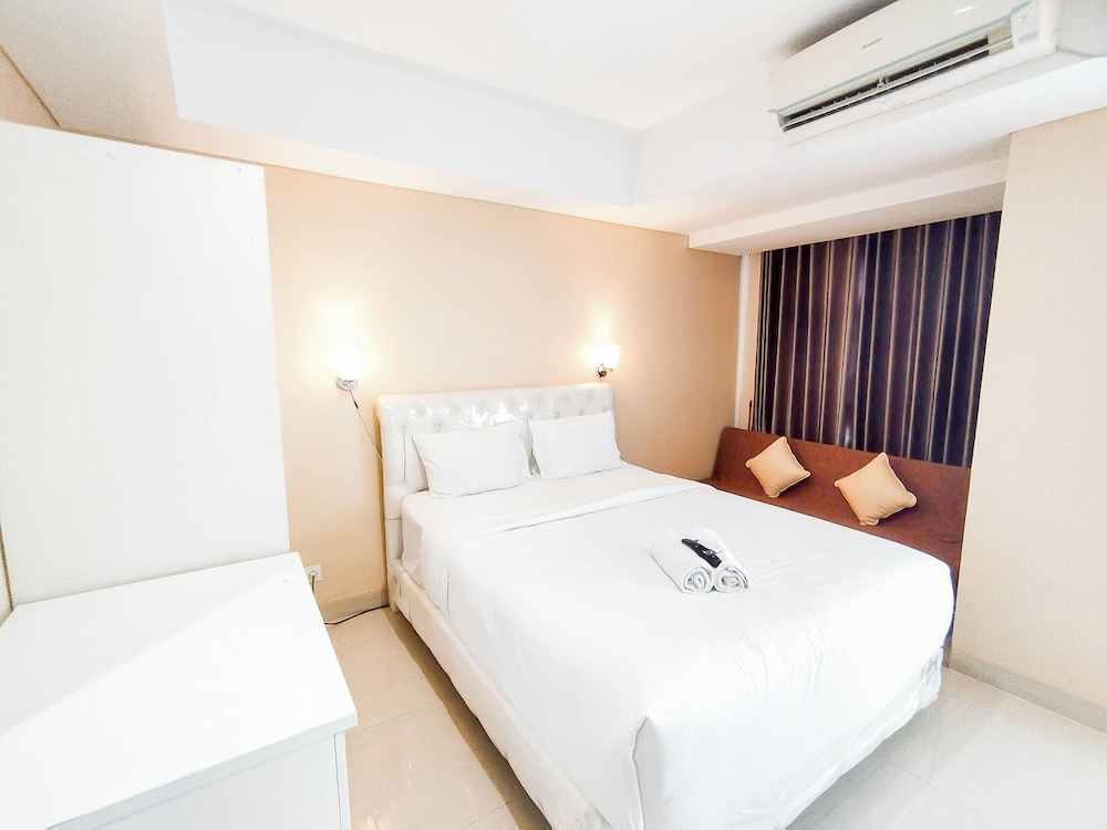 Stunning Studio with Strategic Location at Grand Sungkono Lagoon Apartment