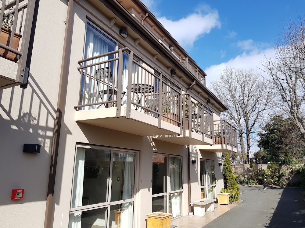 De Lago Motel Apartments