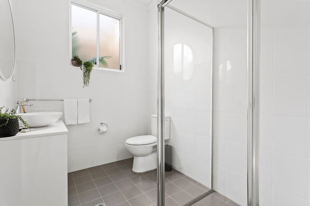 Patio House: Moments From Marrickville Metro