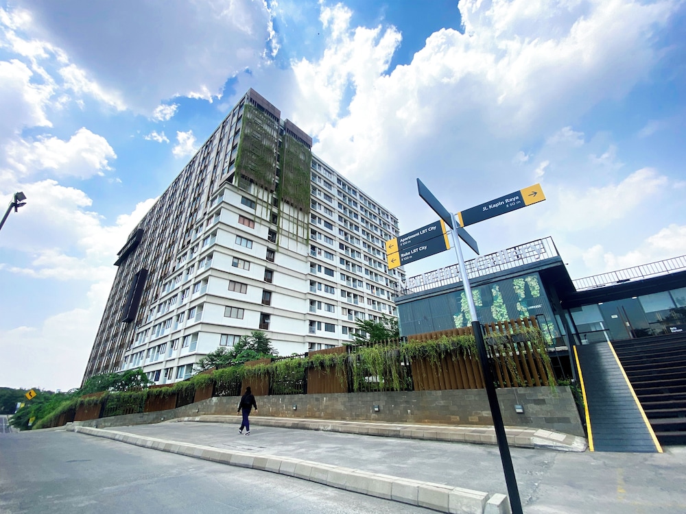 Good Choice and Comfy Studio Apartment at LRT City Jatibening