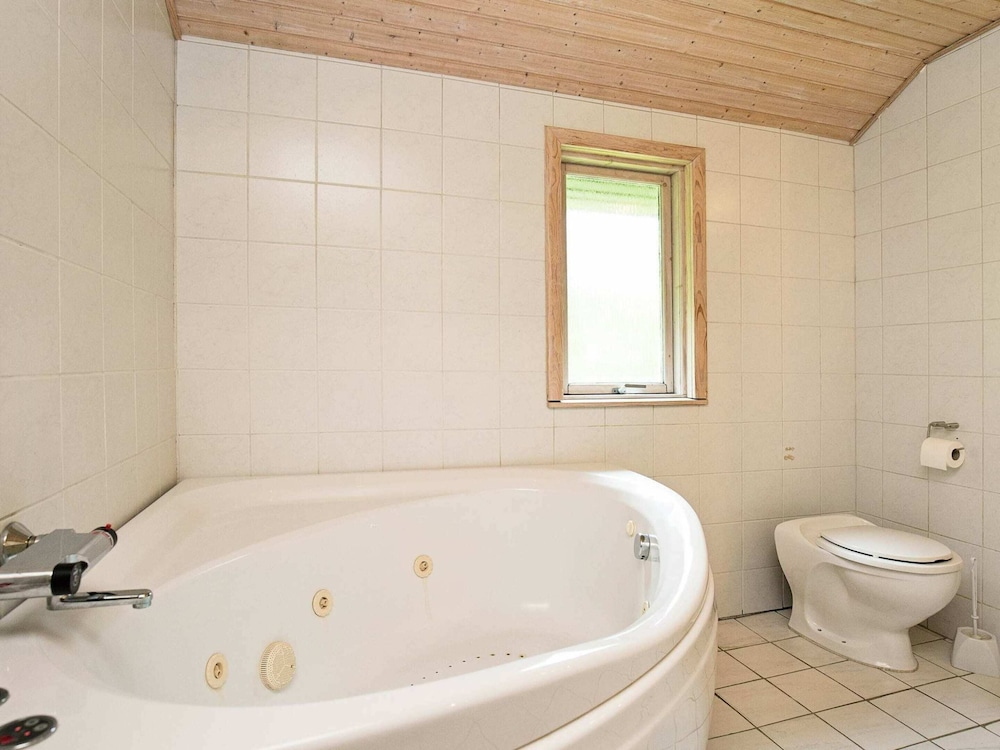 Comfortable Holiday Home in Dannemare with Hot Tub view 4