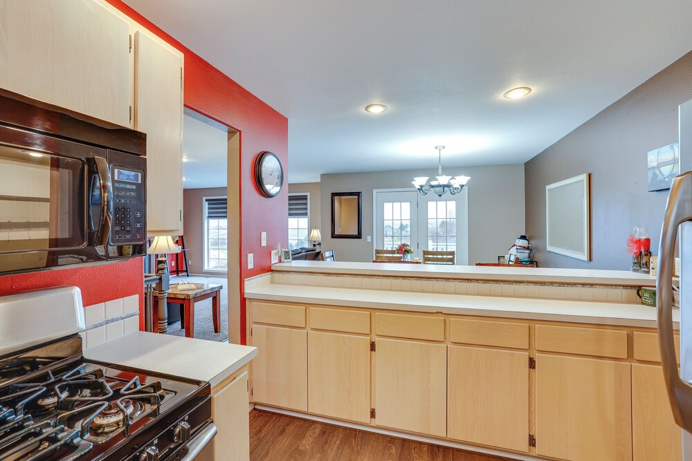 6 Mi to Dtwn Lewiston: Quiet Home w/ Views