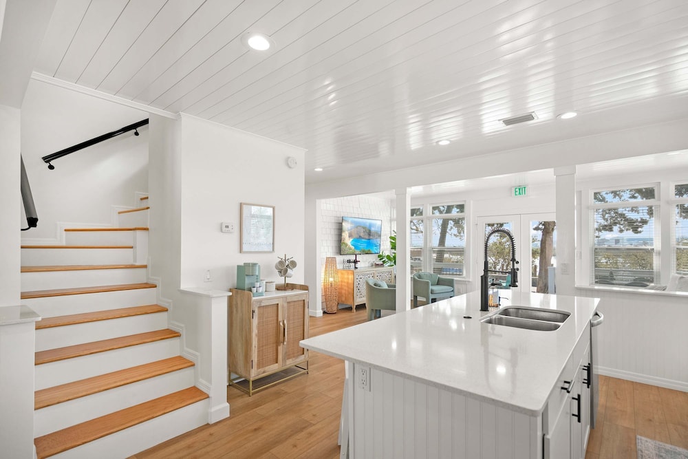 Waterfront Incredible Views Fire pit Renovated