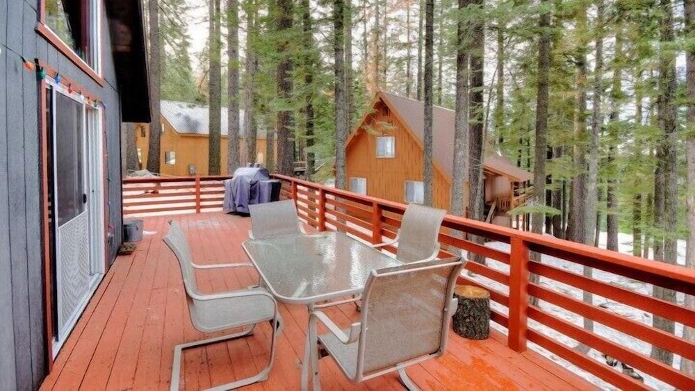 Scenic Wonders Christmas Cabin 3 Bedroom view 4