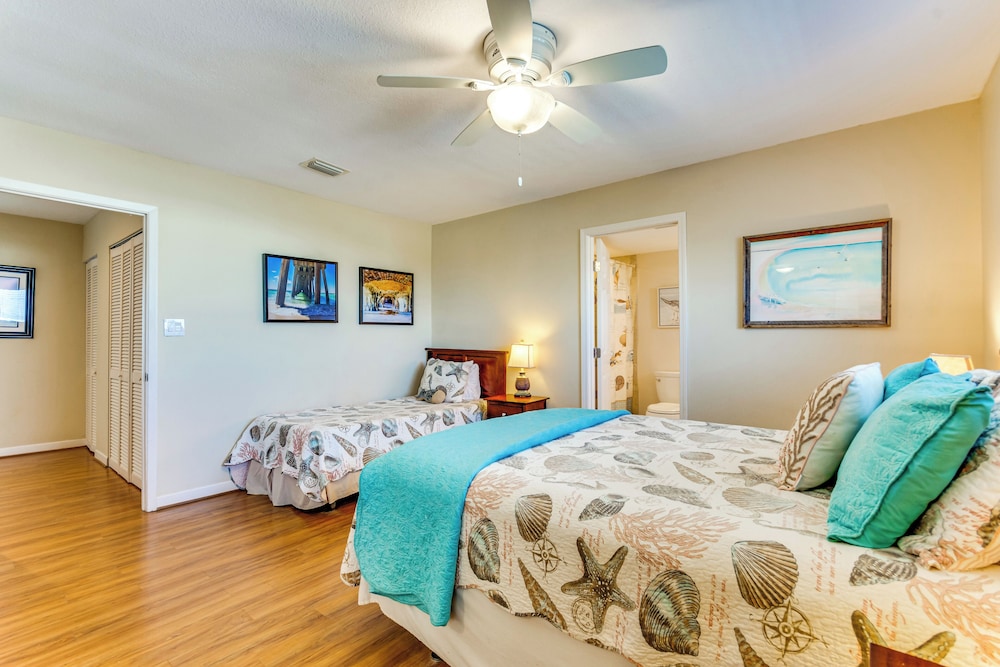 Direct Sand Access! Family Pensacola Beach Retreat