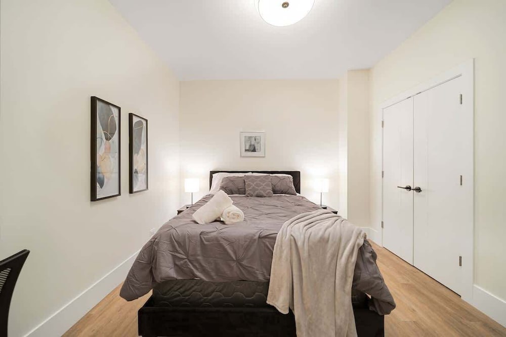 New Two Bed Condo by United Center With Balcony