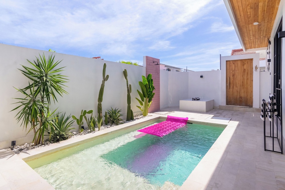 Stylish Private Pool Villa in Pererenan