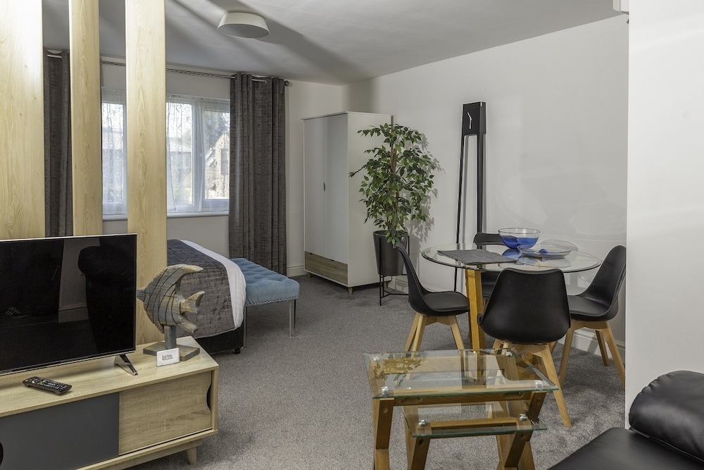River Court Apartments LETS
