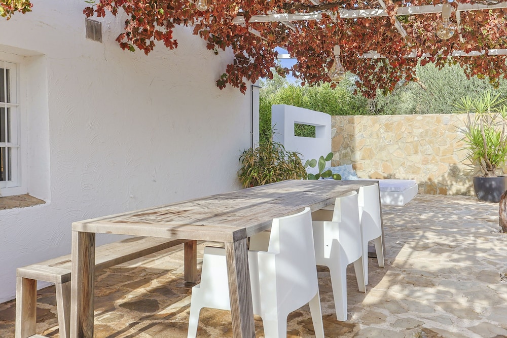 Casa Olivo in Izn jar