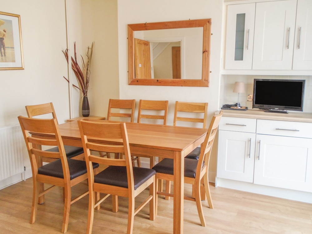 32 Cranleigh Close view 5