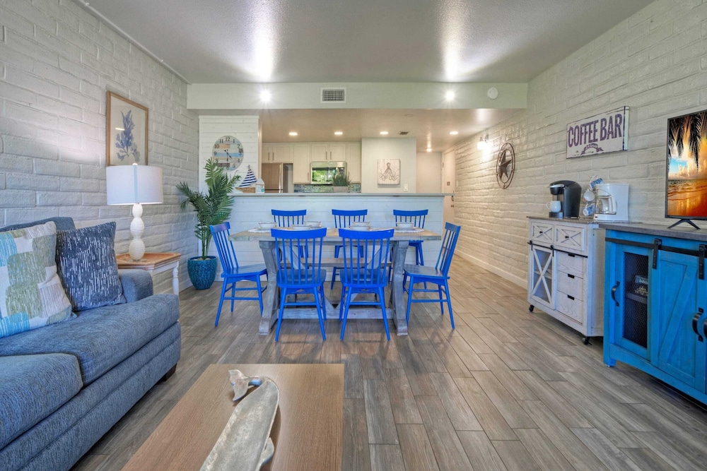Sleeps 20 3 Condos w/ Beach Access, Pool, Tennis Courts Sea Sands Complex