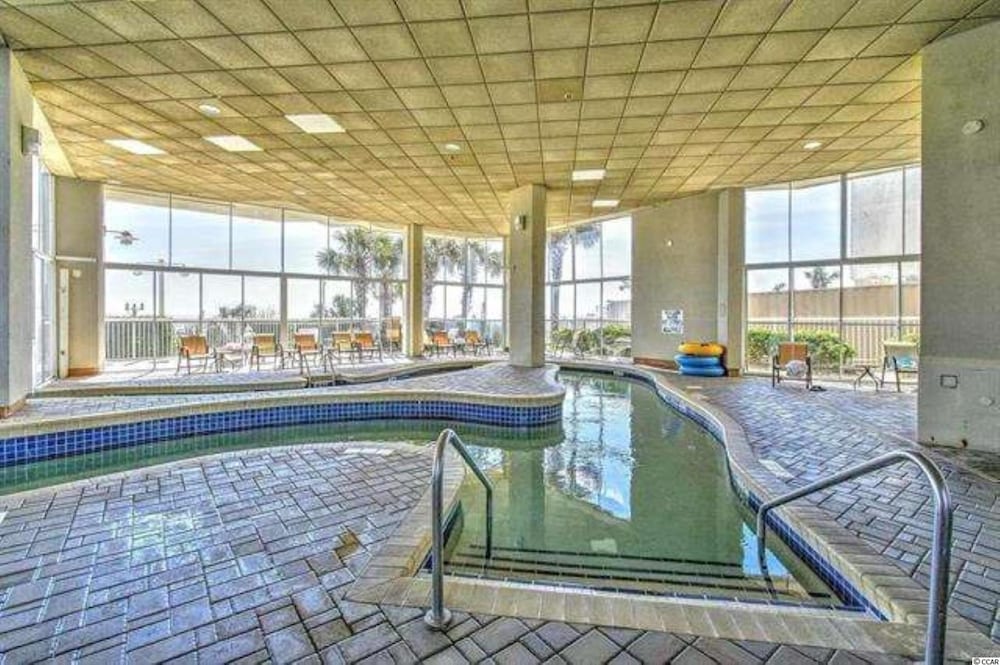 Cozy 2BR Beachfront Condo