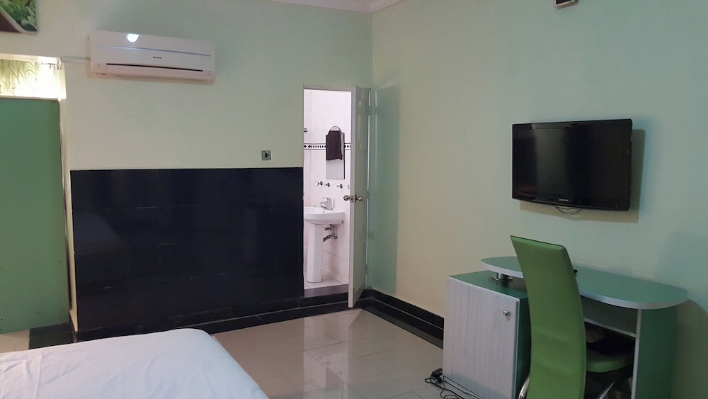 Top-Notch Suites and Apartment